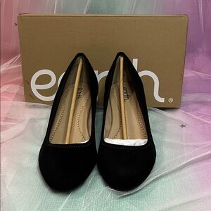Earth Elegant Black Wedges